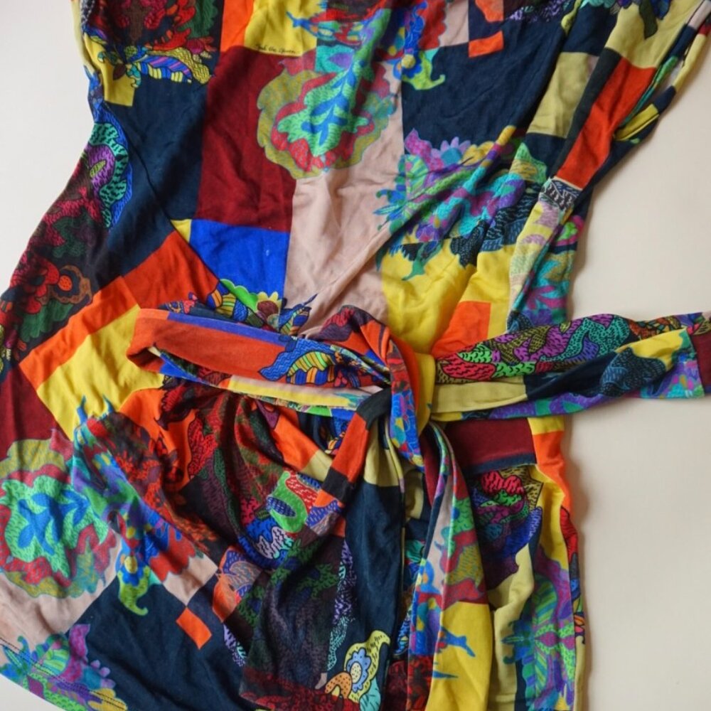 "Save The Queen" Printed Patchwork Graphic Sleeve… - image 5